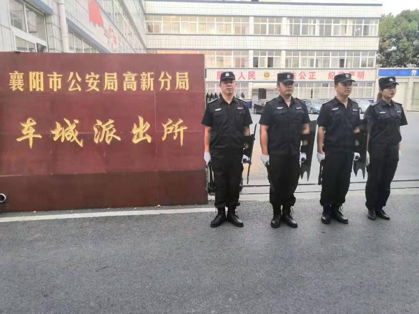 獵鷹保安配合襄陽高新分局車城派出所做好義務(wù)巡邏工作