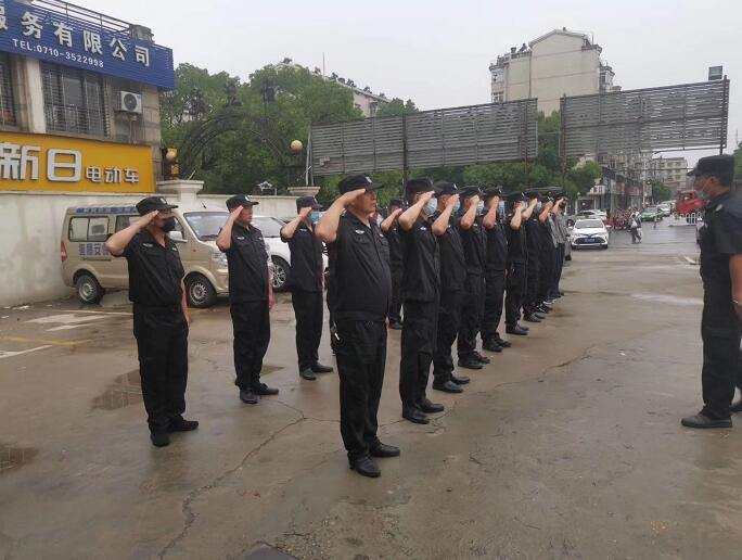 戶外小區(qū)物業(yè)保安夏天**防暑降溫小常識！趕緊收藏把！