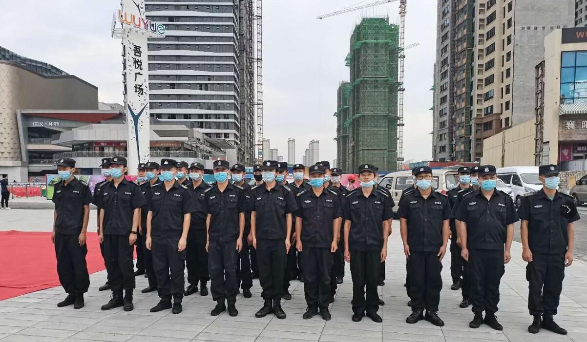 歌手王蓉助陣吾悅廣場亮燈盛典湖北獵鷹保駕護航