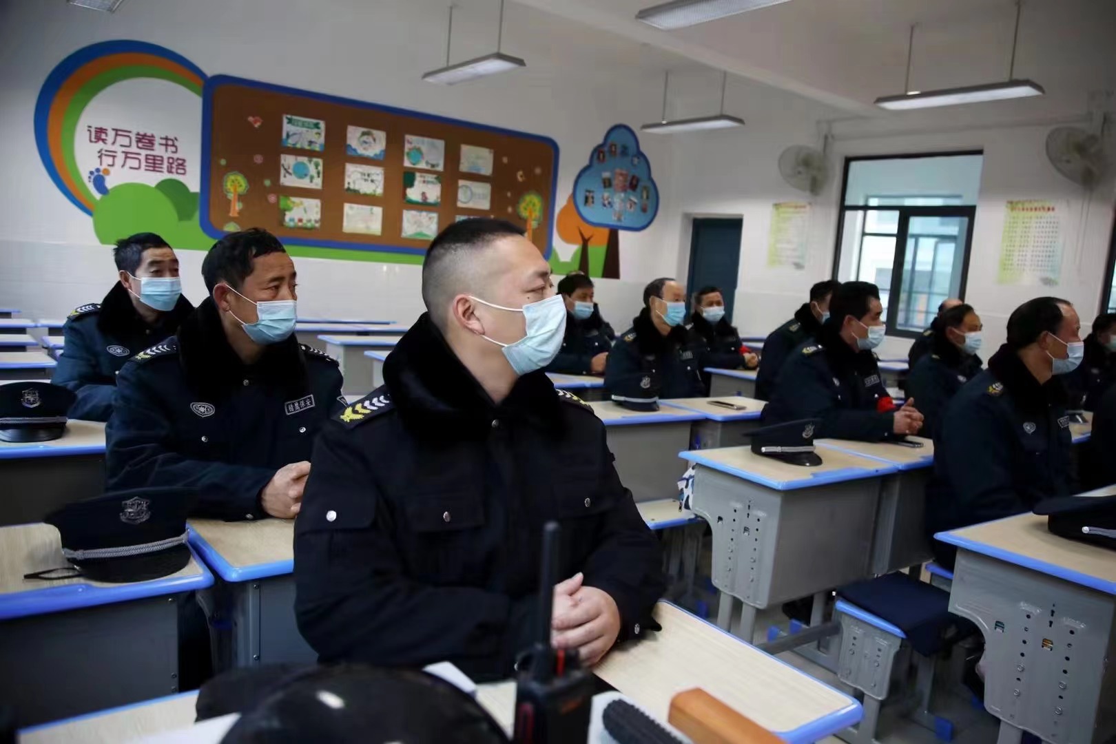 獵鷹安保與公安內保聯(lián)合開展2022年春季校園保安員理論與實戰(zhàn)培訓