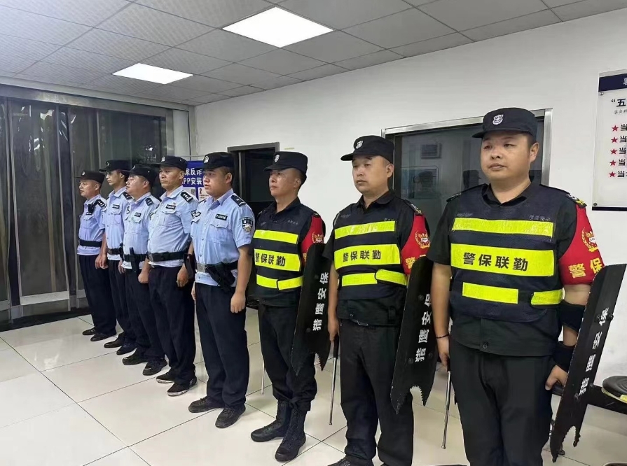 【警保聯(lián)勤】巡邏途中遇車禍，警保合力共救援