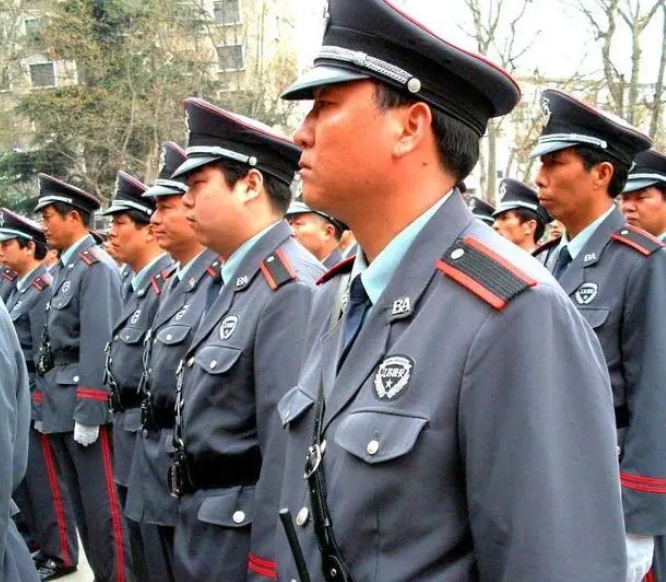 為啥保安越來(lái)越難招，連中老年人也不愿意干了？其實(shí)原因很簡(jiǎn)單