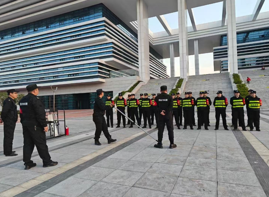 3月19日，湖北獵鷹保安服務(wù)有限公司棗陽(yáng)分公司在七館合一開(kāi)展專(zhuān)項(xiàng)培訓(xùn)